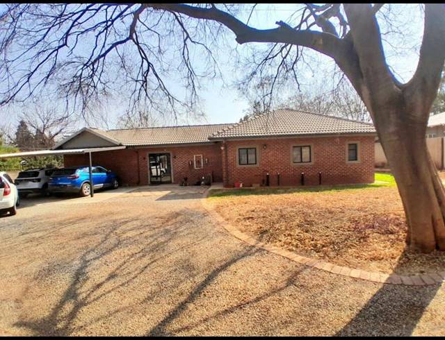 3 BEDROOM HOUSE FOR SALE IN CLUBVIEW